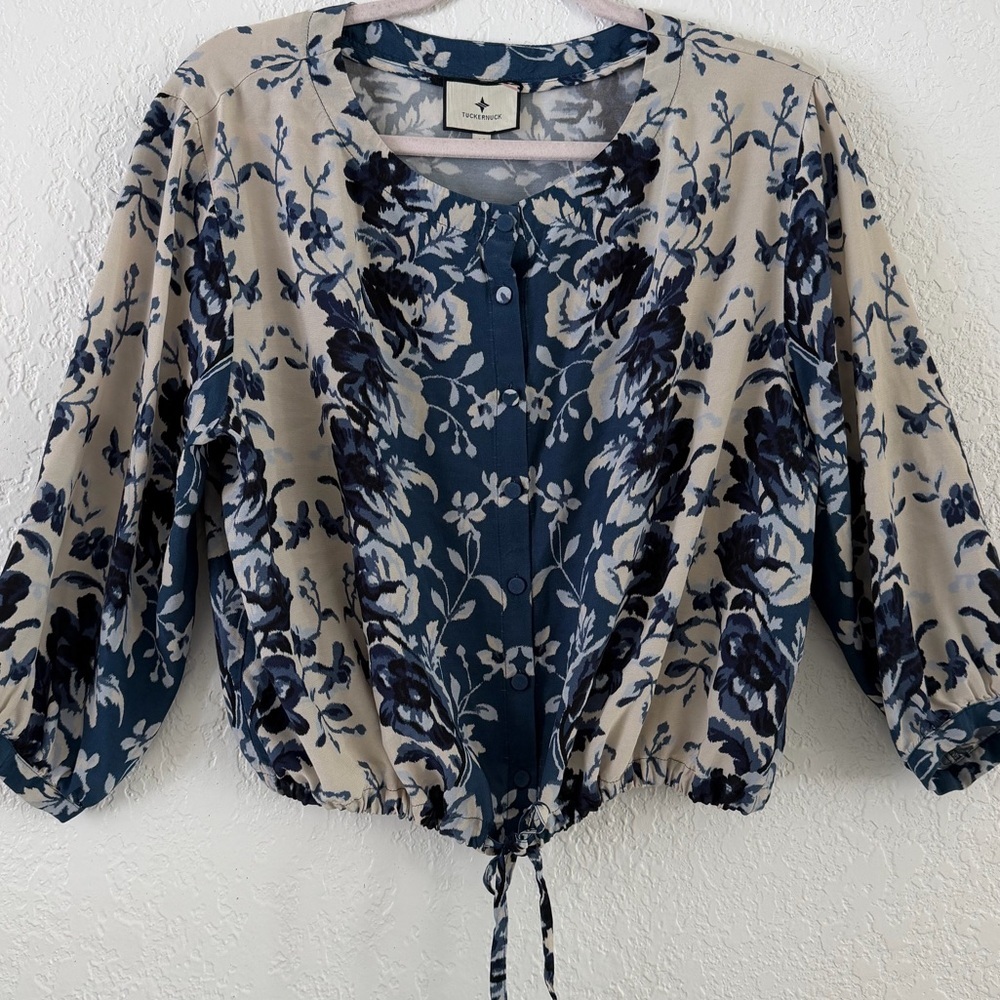 Tuckernuck Blue Floral Tie Front Blouse Size M Boho Cottagecore Lightweight Top - Picture 2 of 6